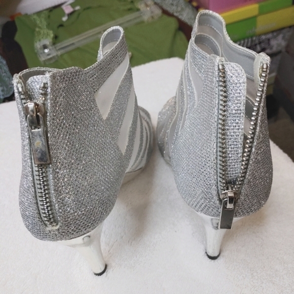 NEW STYLISH SILVER GLITTER/SHEER HEELS SHOES SIZE 12 - Picture 3 of 16